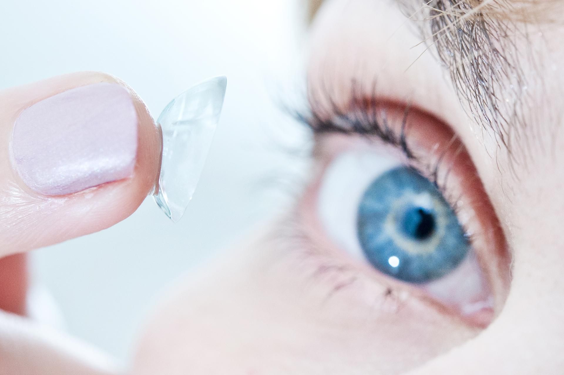 Hygiene: Was Kontaktlinsenträger häufig falsch machen und warum das