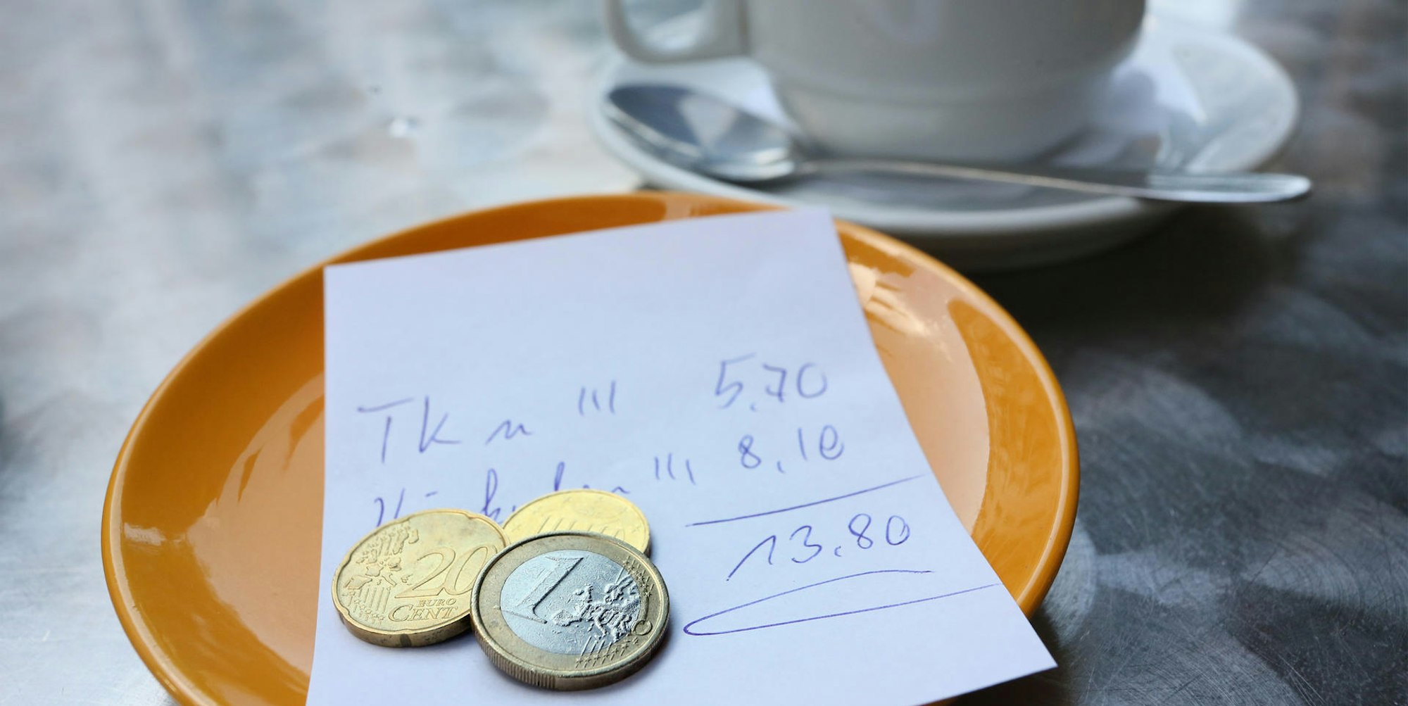 Wie Viel Trinkgeld Bekommt Ein Kellner Im Monat Neuer Inhalt